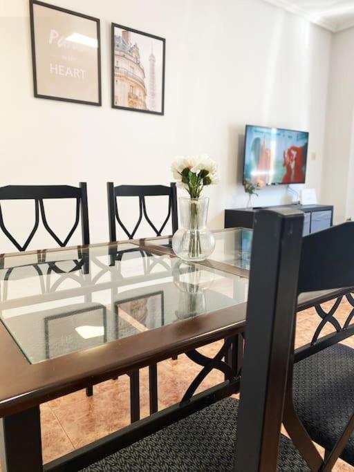 Rooms In Spacious Beach Flat In Valencia Kültér fotó