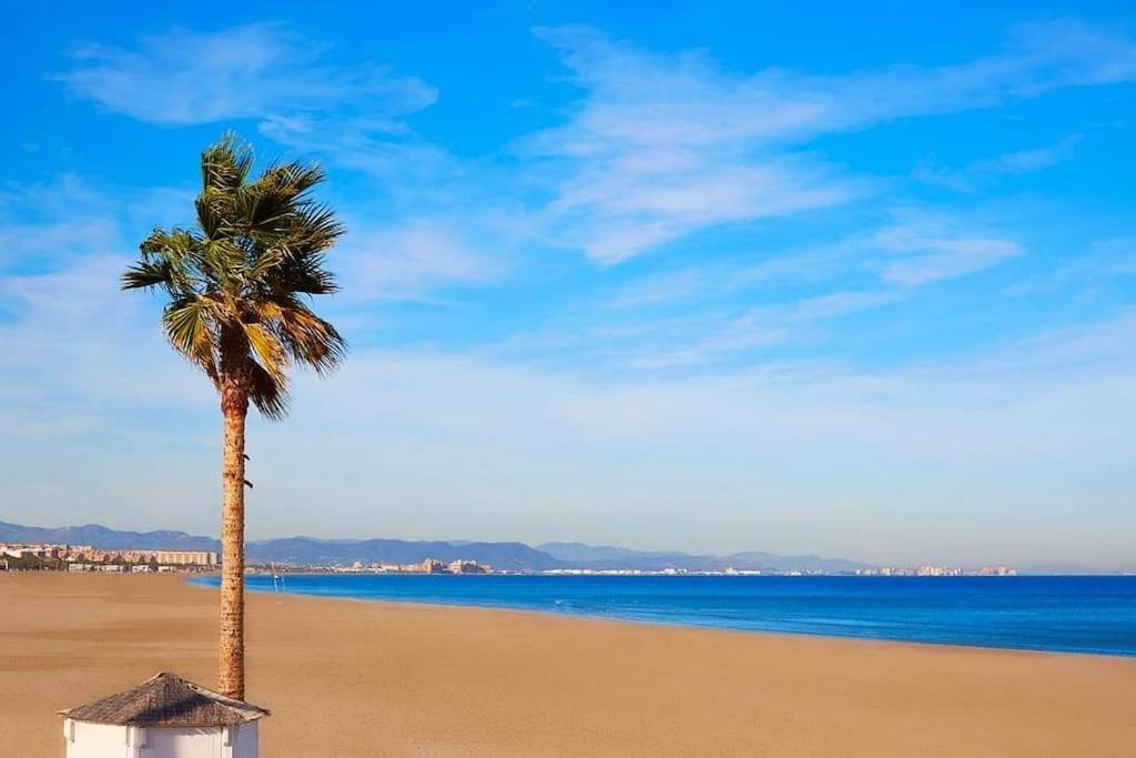 Rooms In Spacious Beach Flat In Valencia Kültér fotó