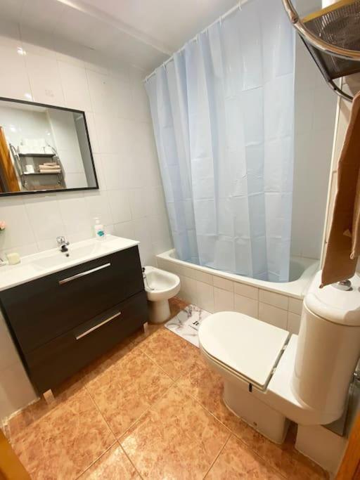 Rooms In Spacious Beach Flat In Valencia Kültér fotó