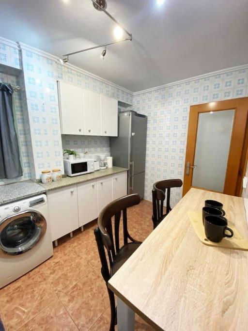 Rooms In Spacious Beach Flat In Valencia Kültér fotó