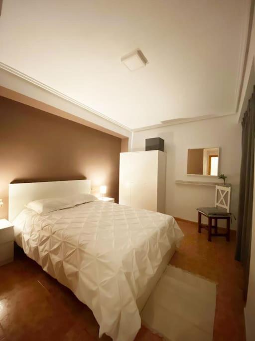 Rooms In Spacious Beach Flat In Valencia Kültér fotó