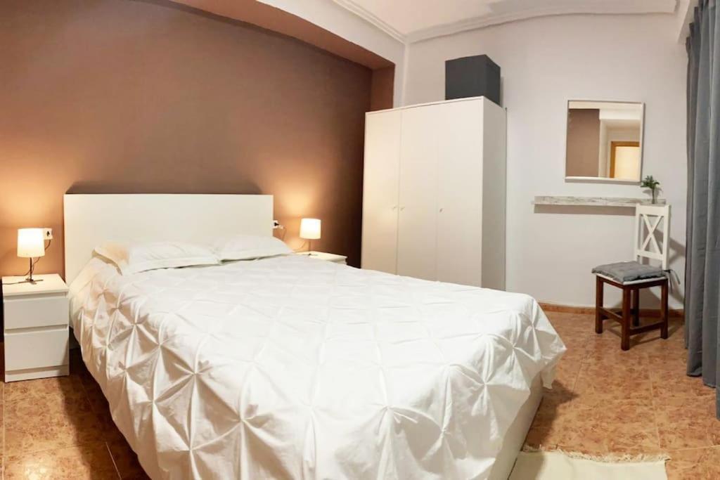 Rooms In Spacious Beach Flat In Valencia Kültér fotó