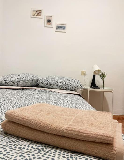 Rooms In Spacious Beach Flat In Valencia Kültér fotó