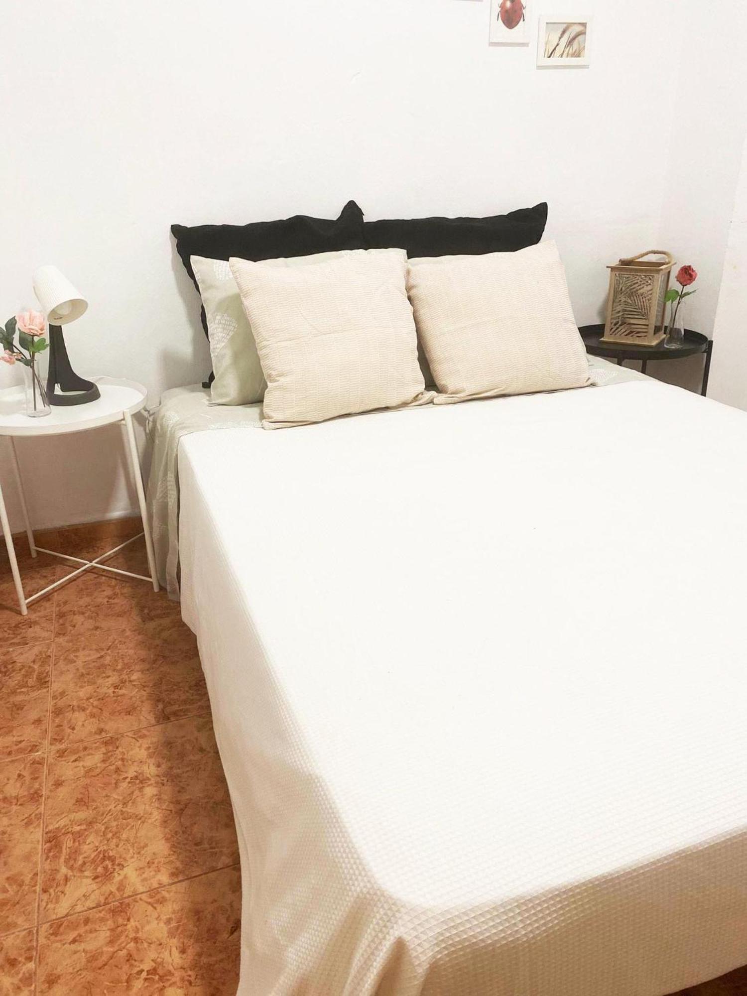 Rooms In Spacious Beach Flat In Valencia Kültér fotó