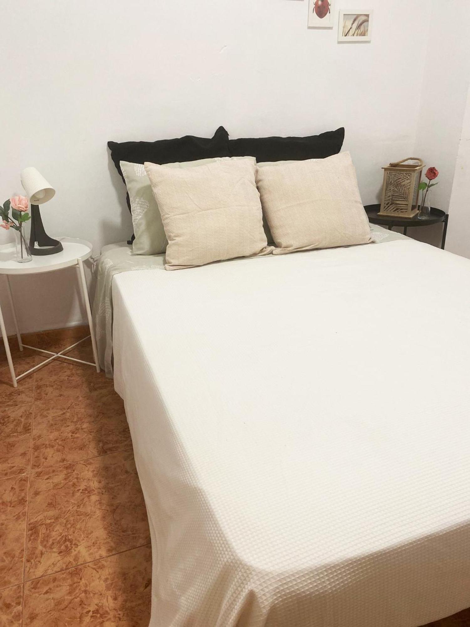 Rooms In Spacious Beach Flat In Valencia Kültér fotó